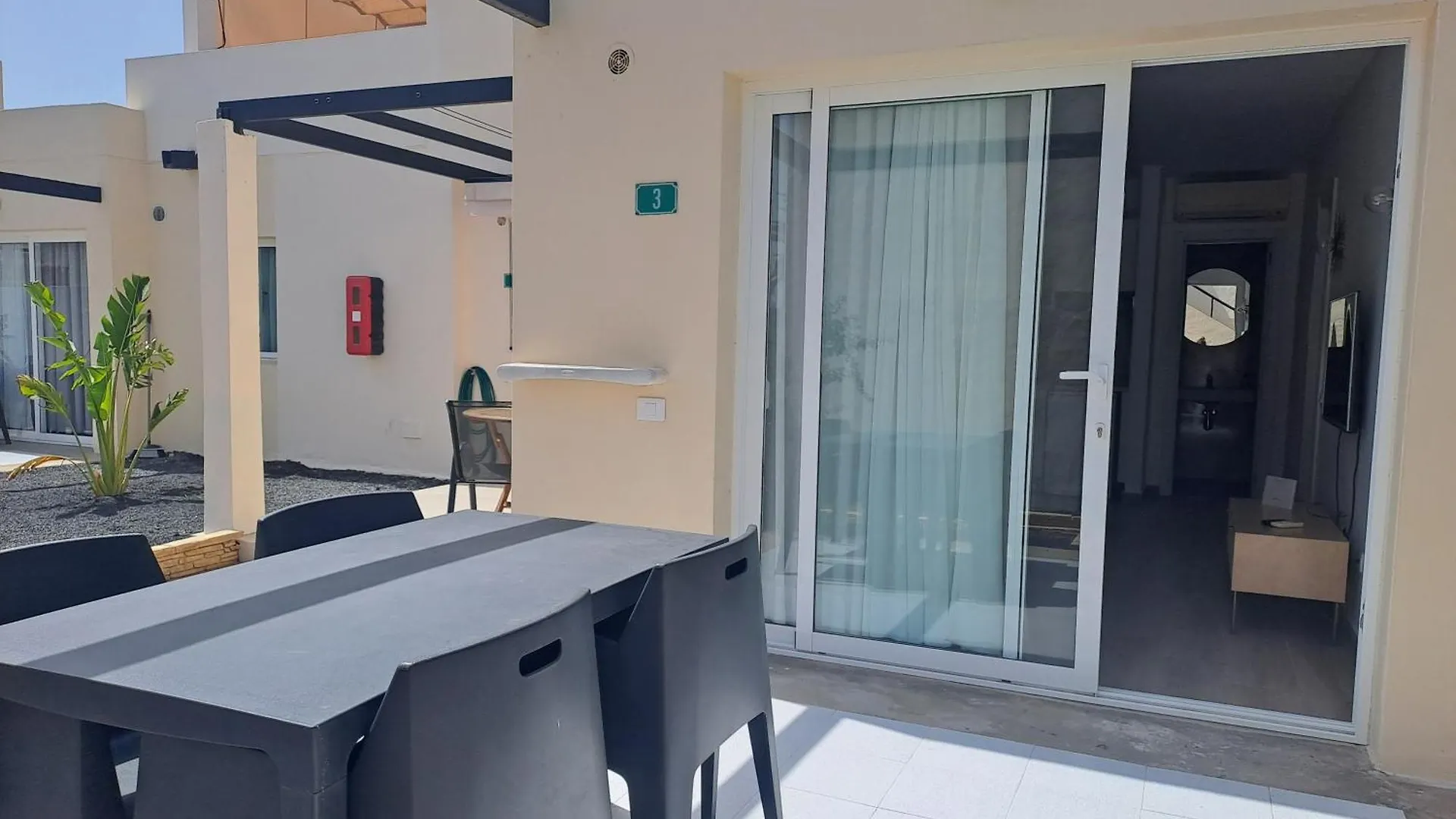 Apartment Homeforguest Apartamento Alisios 1 Con Piscina En Corralejo Spain