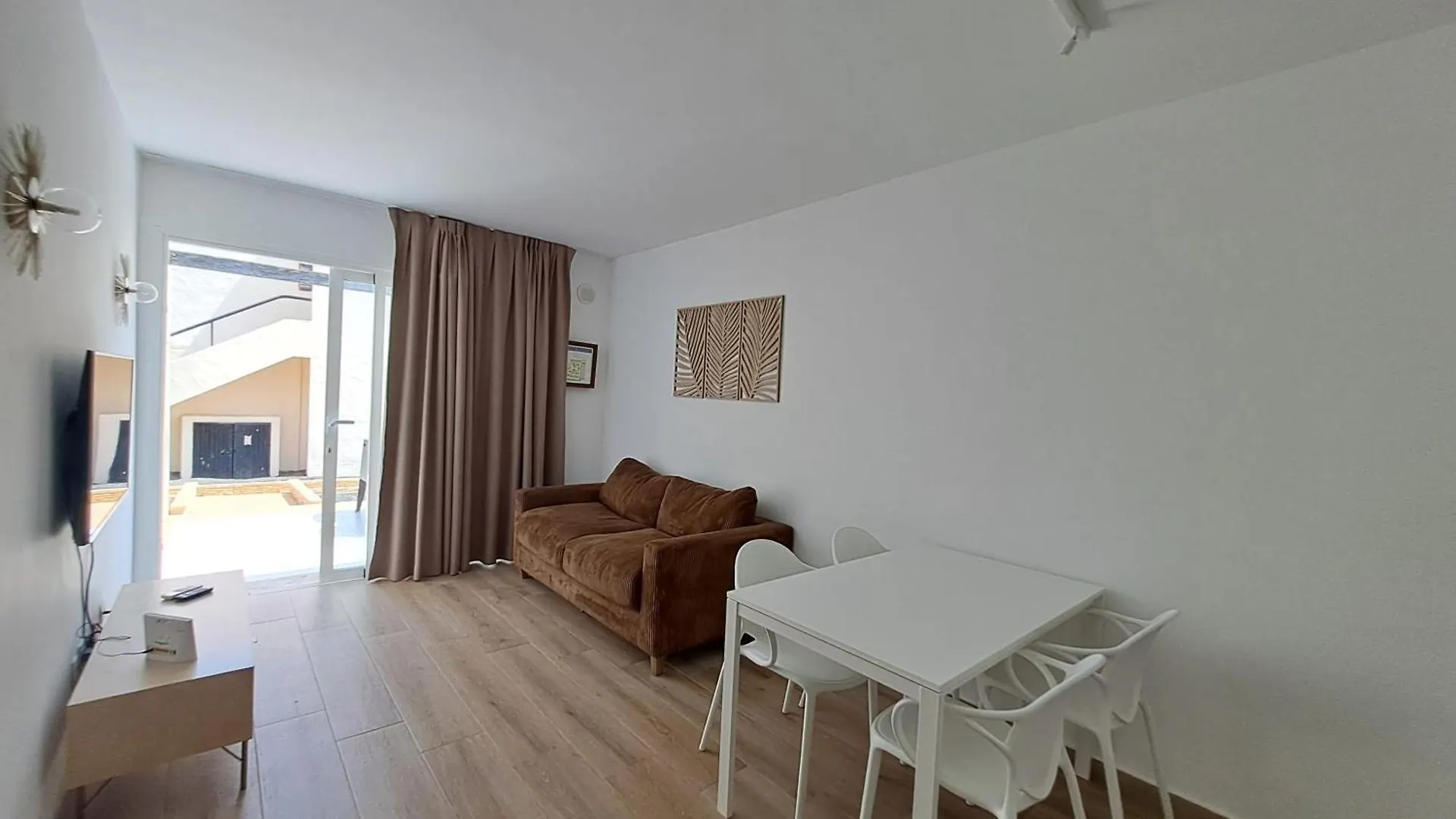 Apartment Homeforguest Apartamento Alisios 1 Con Piscina En Corralejo Spain