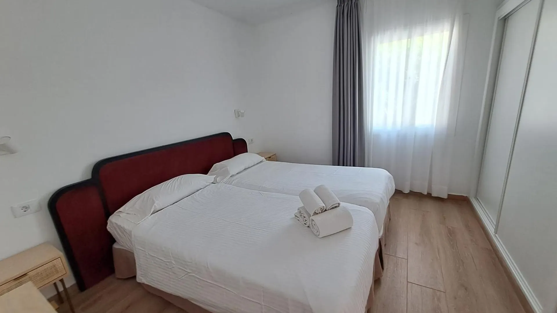 Homeforguest Apartamento Alisios 1 Con Piscina En Коральео
