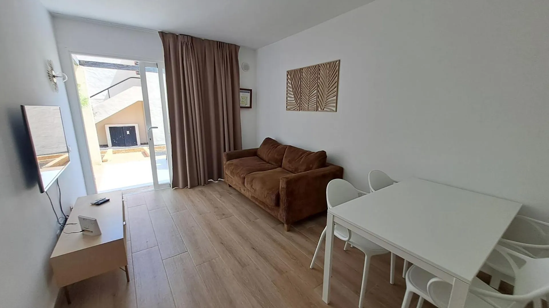 Homeforguest Apartamento Alisios 1 Con Piscina En Коральео