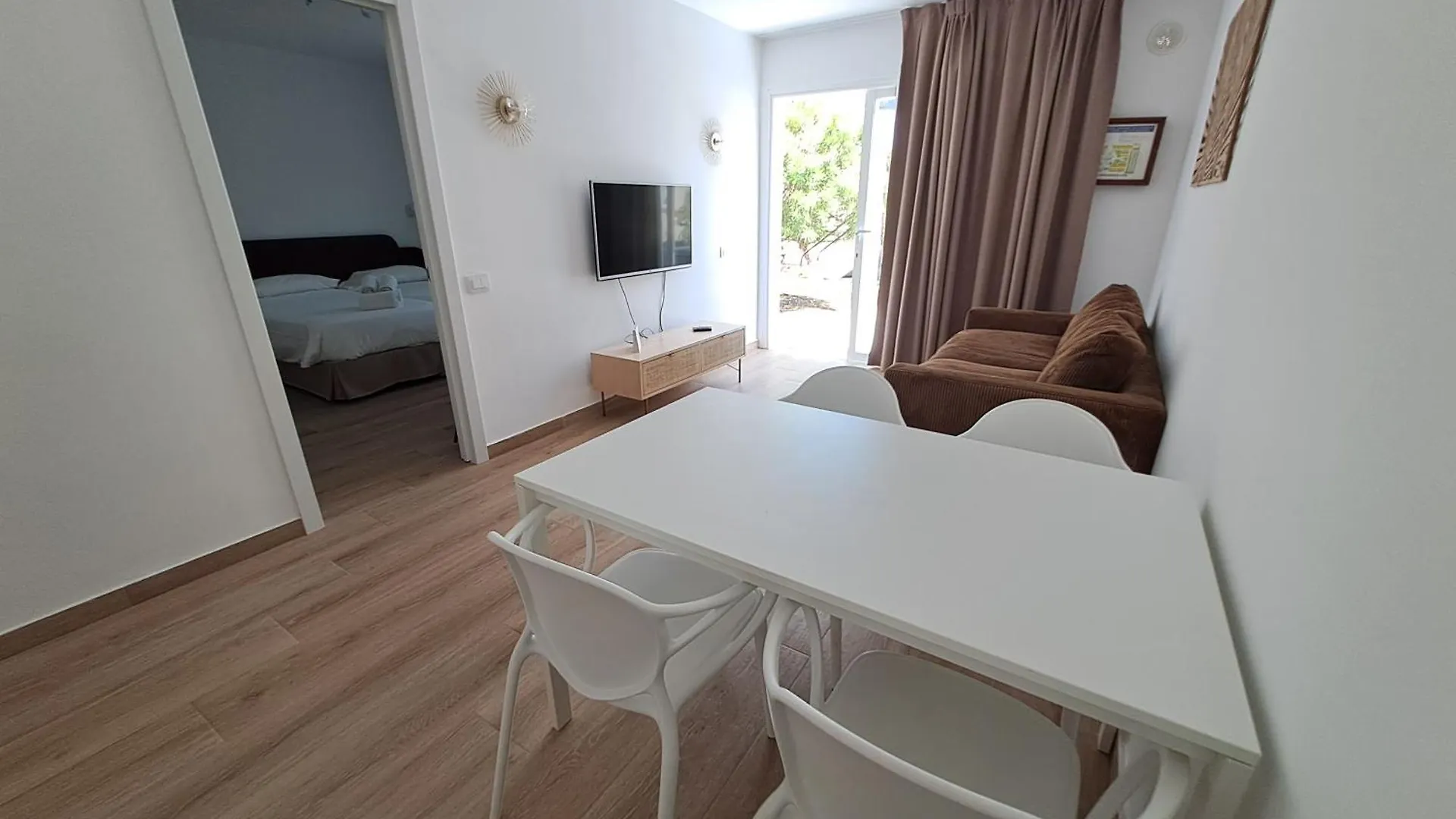 Homeforguest Apartamento Alisios 1 Con Piscina En Коральео Испания