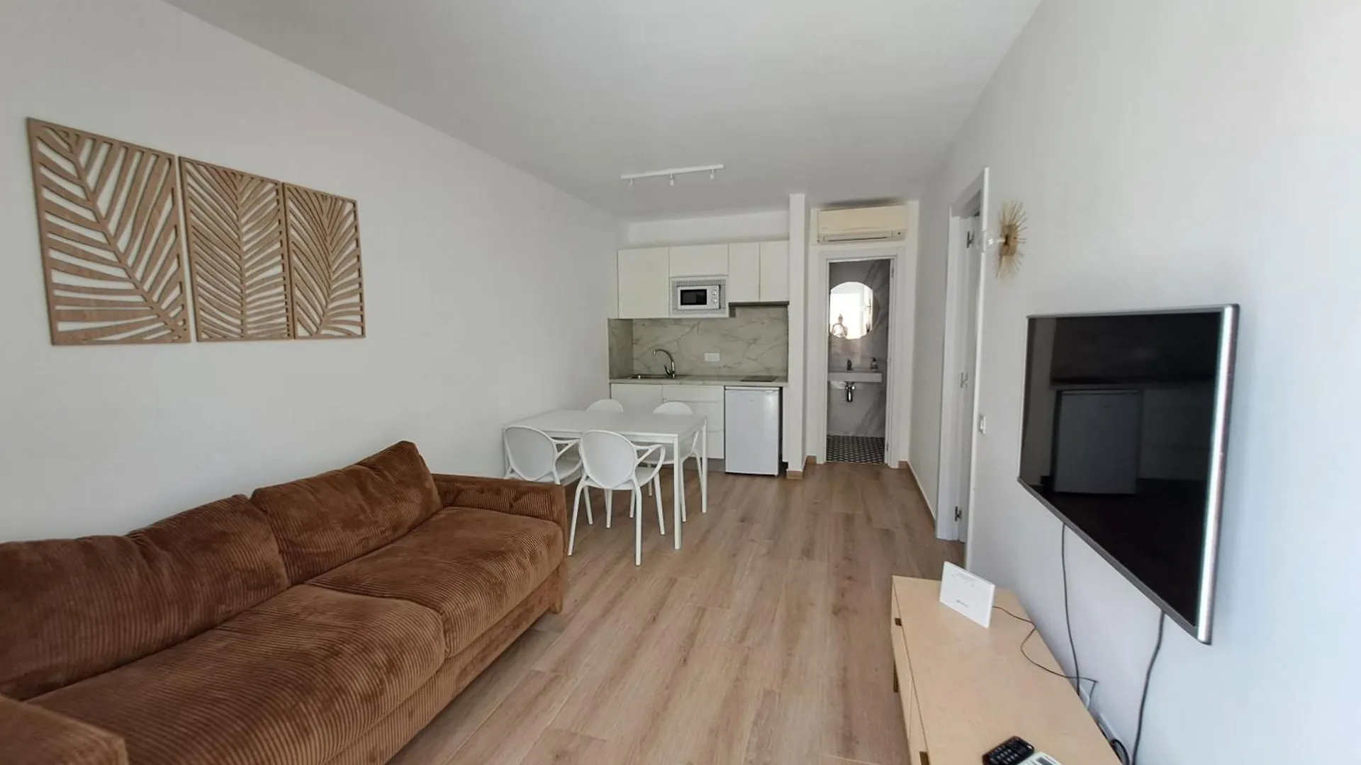 Апартаменты Homeforguest Apartamento Alisios 1 Con Piscina En Коральео