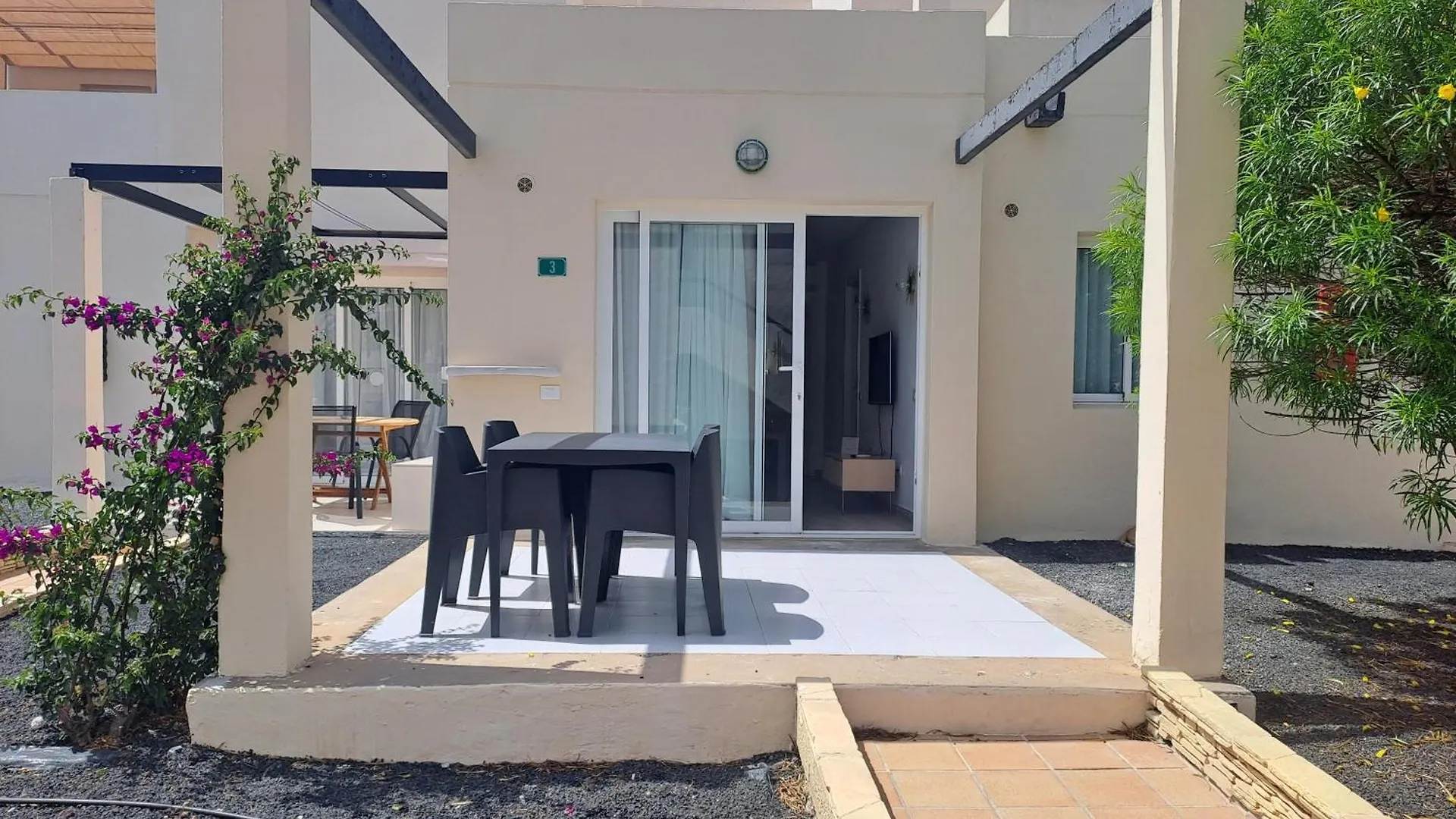 Homeforguest Apartamento Alisios 1 Con Piscina En Коральео