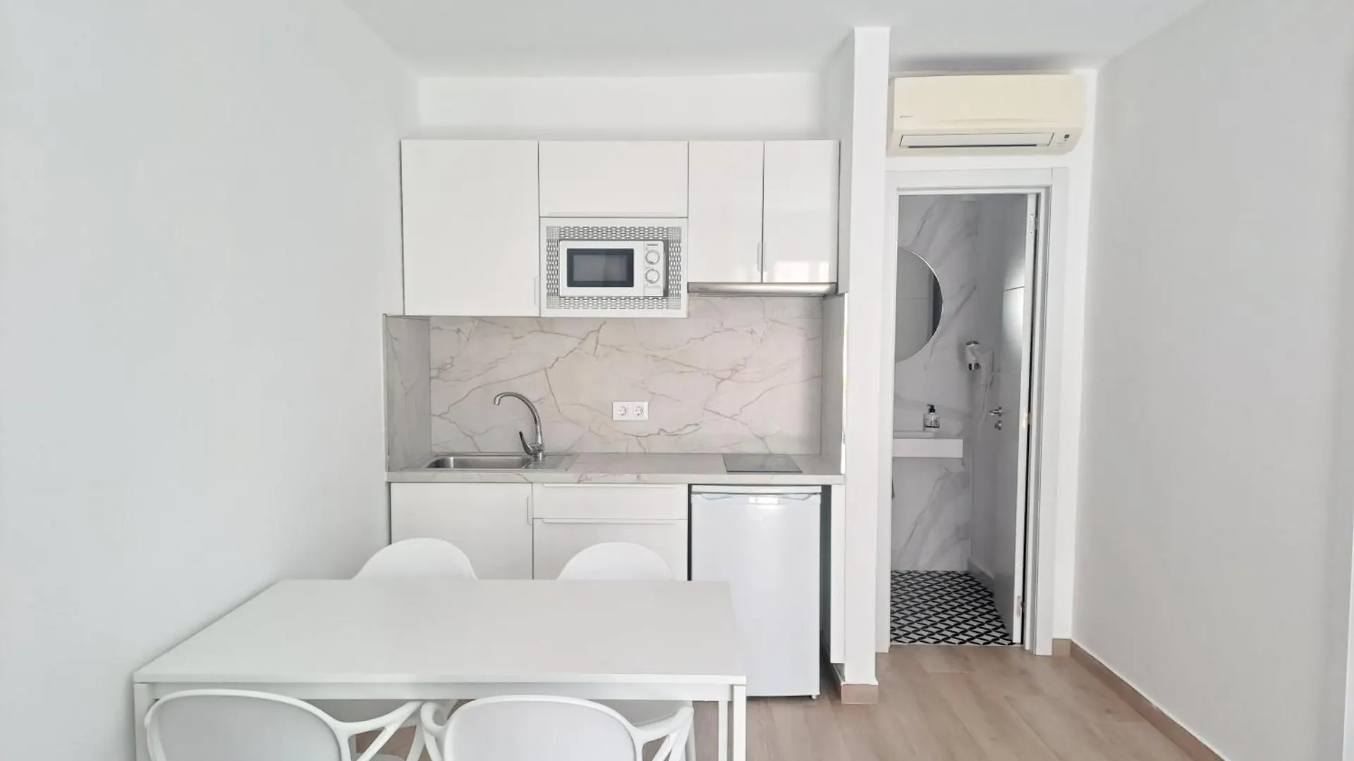 Апартаменты Homeforguest Apartamento Alisios 1 Con Piscina En Коральео Испания